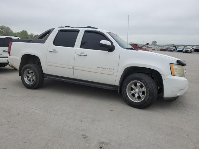 3GNMCEE05BG301528 - 2011 CHEVROLET AVALANCHE LS WHITE photo 4