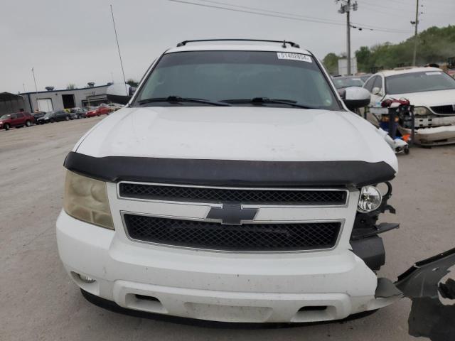 3GNMCEE05BG301528 - 2011 CHEVROLET AVALANCHE LS WHITE photo 5