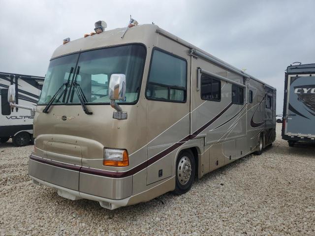 4UZAAKA812CK21640 - 2002 FREIGHTLINER CHASSIS VCL TAN photo 2