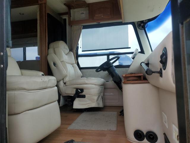 4UZAAKA812CK21640 - 2002 FREIGHTLINER CHASSIS VCL TAN photo 5