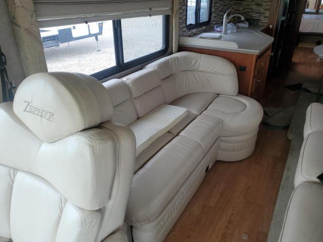 4UZAAKA812CK21640 - 2002 FREIGHTLINER CHASSIS VCL TAN photo 6