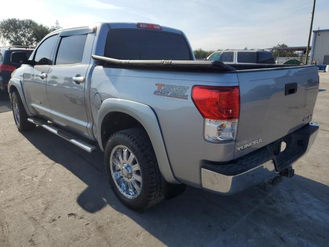 5TFDW5F19CX258008 - 2012 TOYOTA TUNDRA CREWMAX SR5 SILVER photo 2