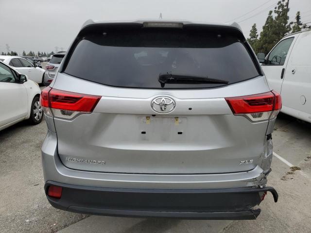 5TDKZRFH1KS566765 - 2019 TOYOTA HIGHLANDER SE SILVER photo 6