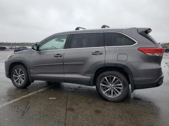 5TDJZRFH0KS708275 - 2019 TOYOTA HIGHLANDER SE GRAY photo 2