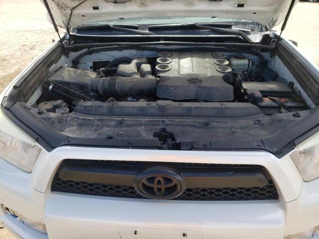 JTEBU5JR8D5134766 - 2013 TOYOTA 4RUNNER SR5 WHITE photo 12