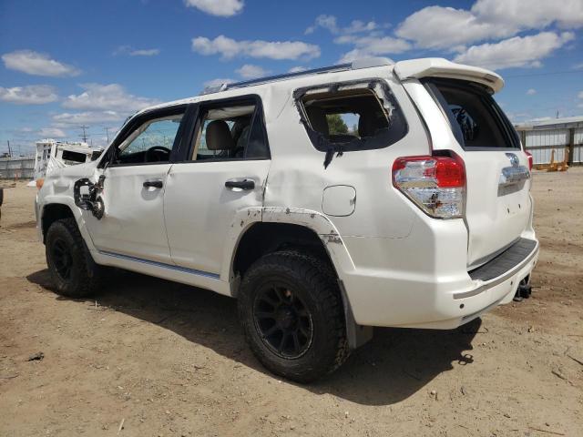 JTEBU5JR8D5134766 - 2013 TOYOTA 4RUNNER SR5 WHITE photo 2