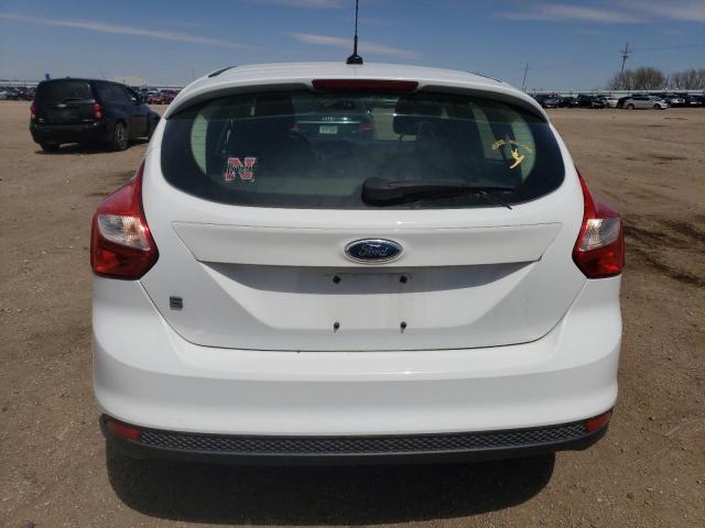 1FAHP3K27CL120952 - 2012 FORD FOCUS SE WHITE photo 6