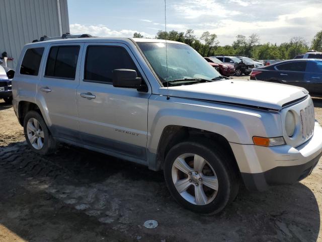 1J4NF4GB9BD244979 - 2011 JEEP PATRIOT LATITUDE SILVER photo 4