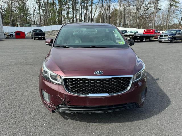 KNDMB5C10J6385975 - 2018 KIA SEDONA LX RED photo 5