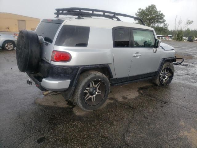 JTEBU11F170098225 - 2007 TOYOTA FJ CRUISER SILVER photo 3