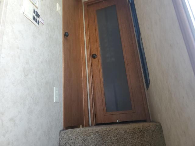 4YDF35829A4701275 - 2010 KEYSTONE MONTANA WHITE photo 5