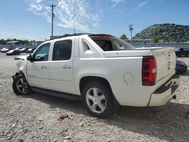 3GNMCGE07BG329228 - 2011 CHEVROLET AVALANCHE LTZ WHITE photo 2