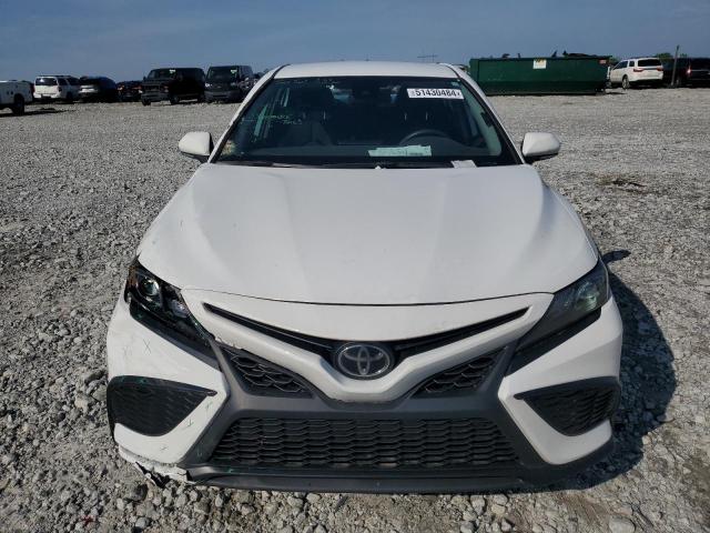 4T1G11AK0PU784924 - 2023 TOYOTA CAMRY SE NIGHT SHADE WHITE photo 5