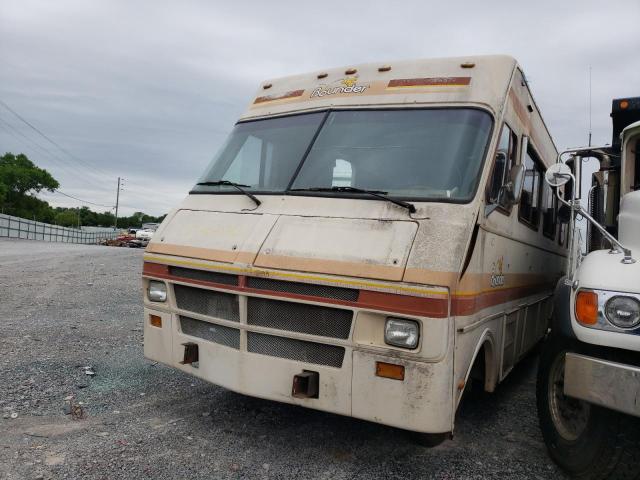 1GBKP37W9K3311836 - 1989 CHEVROLET P30 BEIGE photo 2