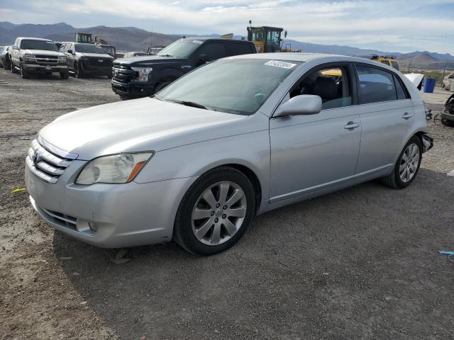 2005 TOYOTA AVALON XL, 