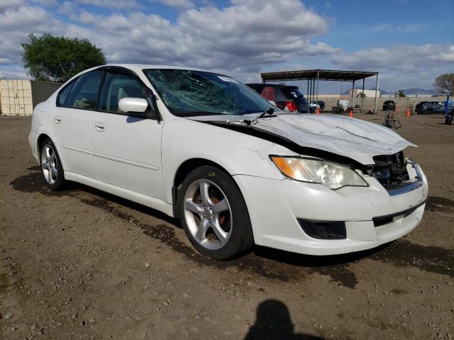 4S3BL616297235185 - 2009 SUBARU LEGACY 2.5I WHITE photo 4