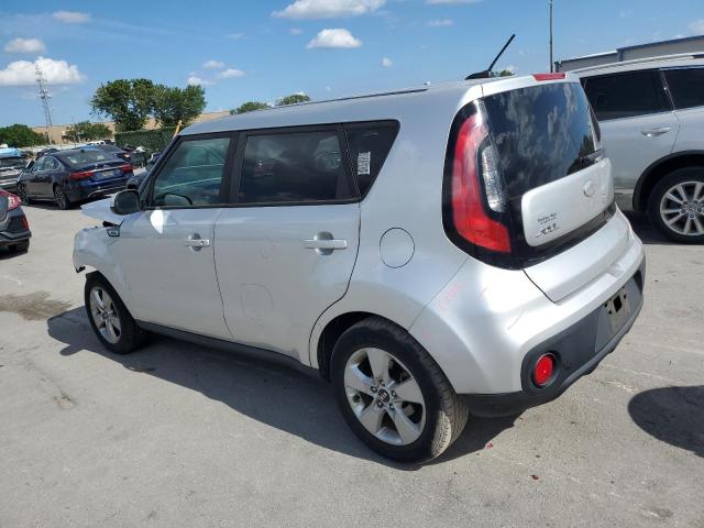 KNDJN2A24J7574806 - 2018 KIA SOUL SILVER photo 2