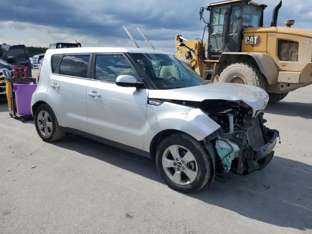 KNDJN2A24J7574806 - 2018 KIA SOUL SILVER photo 4