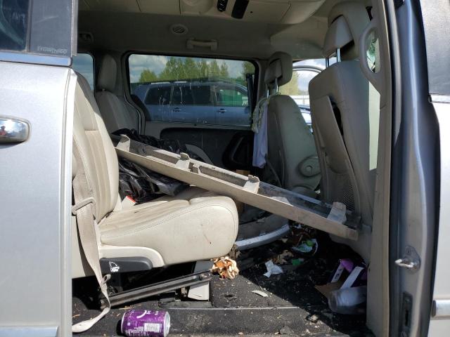 2A4RR8DGXBR784757 - 2011 CHRYSLER TOWN & COU TOURING L SILVER photo 11