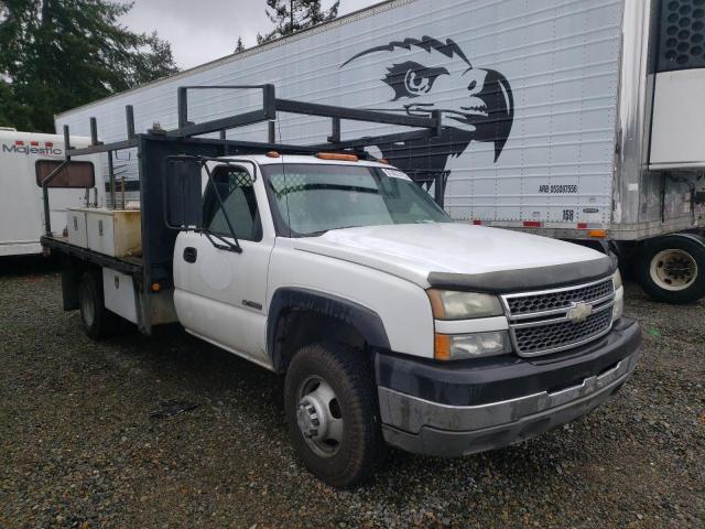 1GBJC34U35E294129 - 2005 CHEVROLET SILVERADO C3500 WHITE photo 4