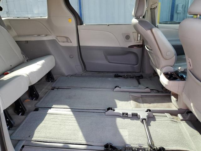 5TDYK3DC5DS305385 - 2013 TOYOTA SIENNA XLE Gümüş fotoğraf 11