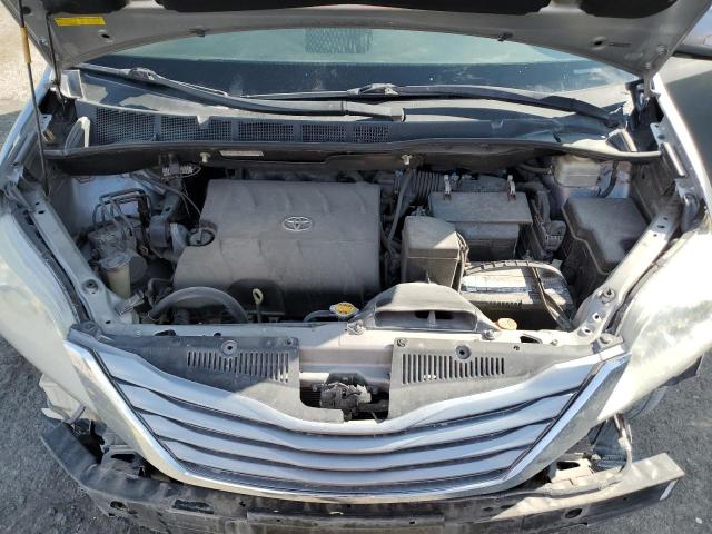 5TDYK3DC5DS305385 - 2013 TOYOTA SIENNA XLE Gümüş fotoğraf 12