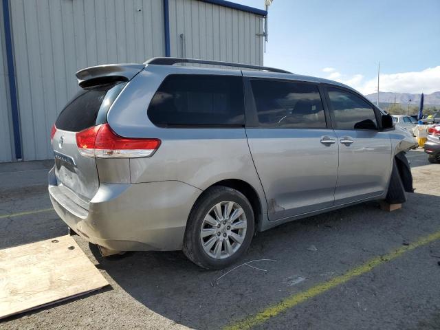 5TDYK3DC5DS305385 - 2013 TOYOTA SIENNA XLE Gümüş fotoğraf 3