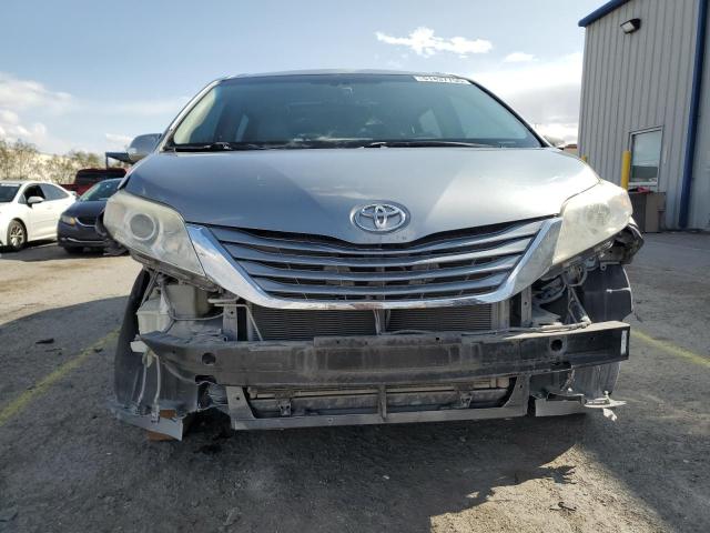 5TDYK3DC5DS305385 - 2013 TOYOTA SIENNA XLE Gümüş fotoğraf 5