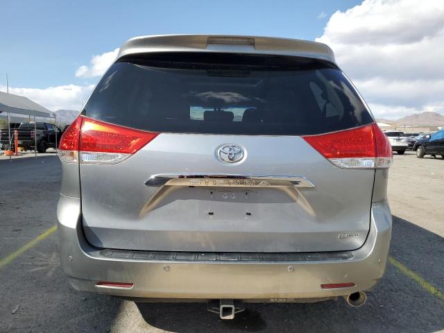 5TDYK3DC5DS305385 - 2013 TOYOTA SIENNA XLE Gümüş fotoğraf 6