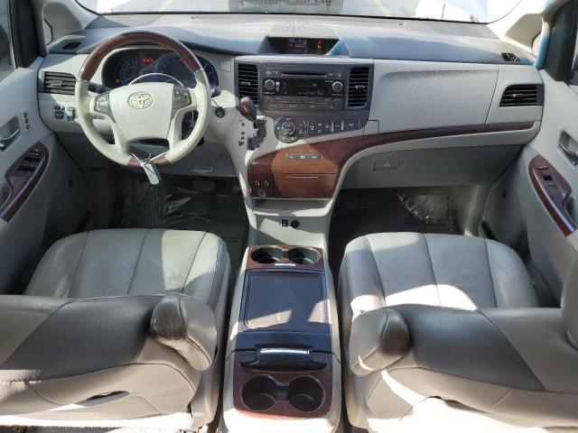 5TDYK3DC5DS305385 - 2013 TOYOTA SIENNA XLE Gümüş fotoğraf 8