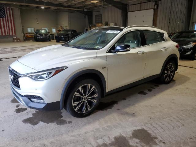SJKCH5CR2JA050114 - 2018 INFINITI QX30 BASE Weiß Foto 1