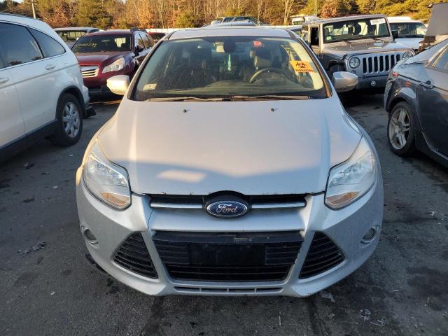 1FAHP3M22CL374470 - 2012 FORD FOCUS SEL SILVER photo 5