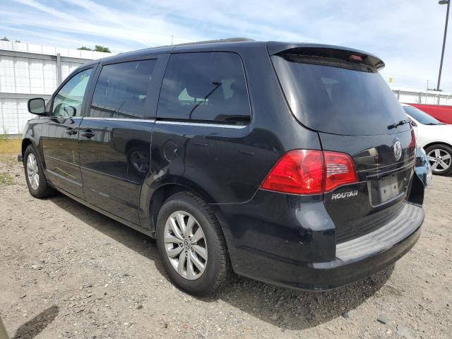 2C4RVABG2DR725569 - 2013 VOLKSWAGEN ROUTAN SE BLACK photo 2