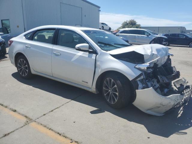 4T1BD1EB6JU063574 - 2018 TOYOTA AVALON HYBRID WHITE photo 4