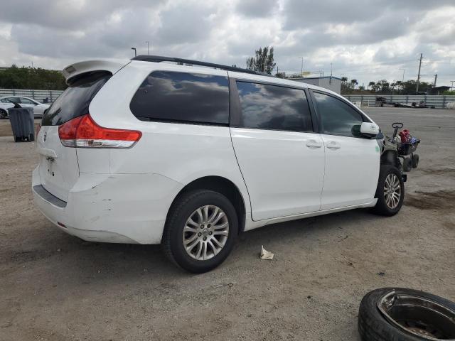 5TDYK3DCXDS280189 - 2013 TOYOTA SIENNA XLE WHITE photo 3