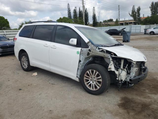 5TDYK3DCXDS280189 - 2013 TOYOTA SIENNA XLE WHITE photo 4