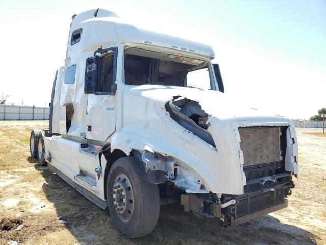 4V4NC9EH8RN641501 - 2024 VOLVO VN VNL WHITE photo 1