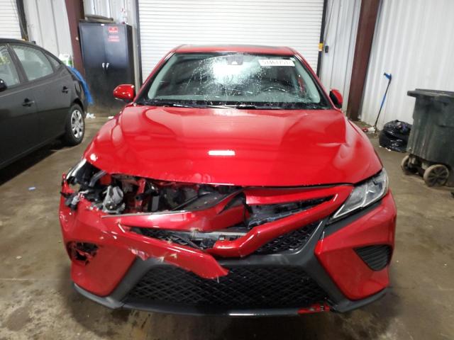 4T1M11AK7LU313432 - 2020 TOYOTA CAMRY SE BURGUNDY photo 5