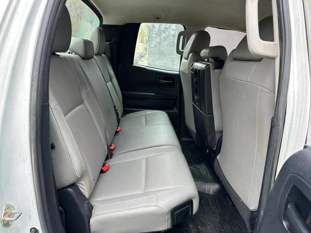 5TFRM5F15FX086592 - 2015 TOYOTA TUNDRA DOUBLE CAB SR/SR5 WHITE photo 6