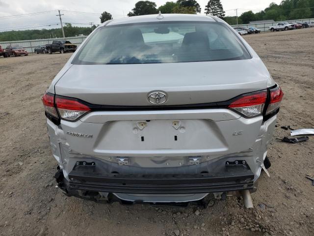 5YFEPMAE4NP381321 - 2022 TOYOTA COROLLA LE SILVER photo 6