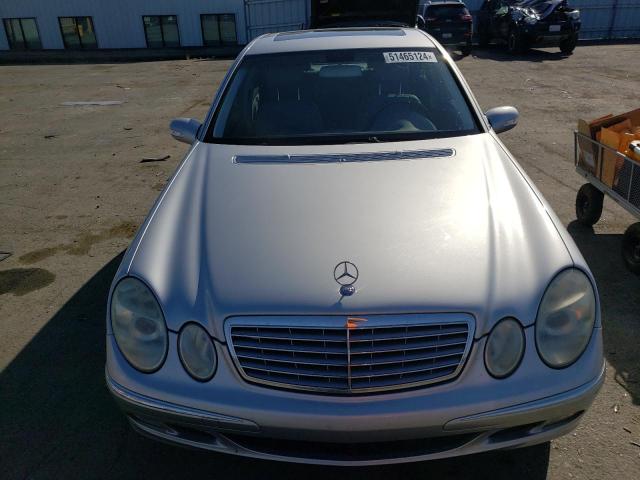 WDBUF65J04A559423 - 2004 MERCEDES-BENZ E-CLASS 320 SILVER photo 5