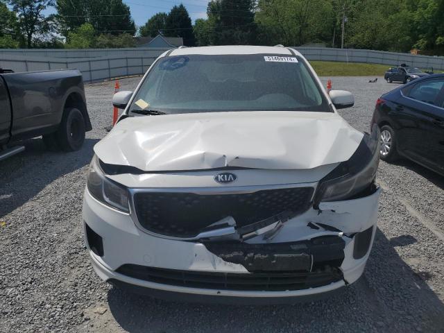 KNDMB5C15G6112068 - 2016 KIA SEDONA LX WHITE photo 5