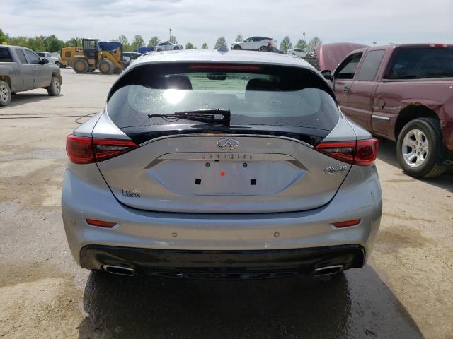 SJKCH5CP1JA054444 - 2018 INFINITI QX30 BASE فضي صورة 6