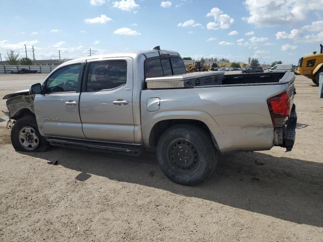 5TFAX5GN2JX121751 - 2018 TOYOTA TACOMA DOUBLE CAB SILVER photo 2