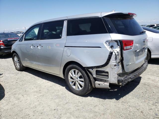 KNDMB5C16H6233693 - 2017 KIA SEDONA LX SILVER photo 2