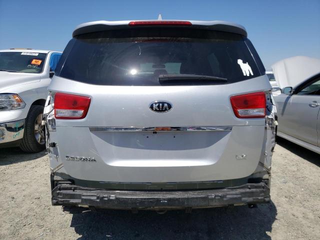 KNDMB5C16H6233693 - 2017 KIA SEDONA LX SILVER photo 6