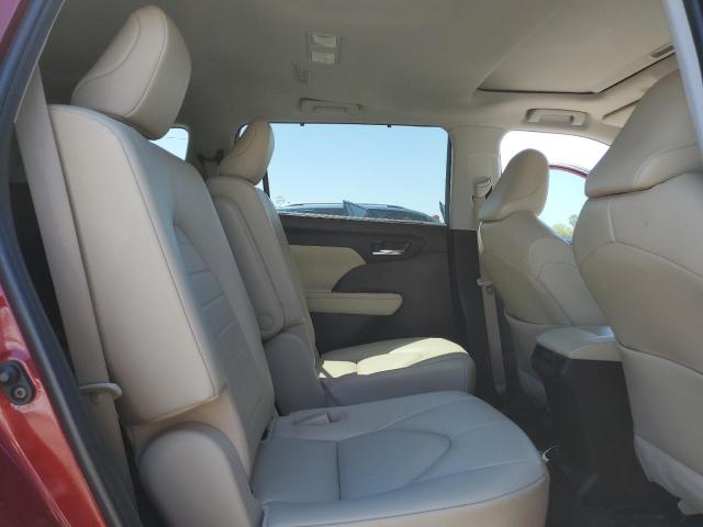 5TDGZRAHXNS099623 - 2022 TOYOTA HIGHLANDER XLE MAROON photo 11
