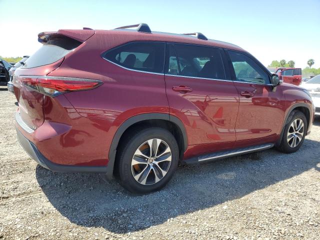 5TDGZRAHXNS099623 - 2022 TOYOTA HIGHLANDER XLE MAROON photo 3