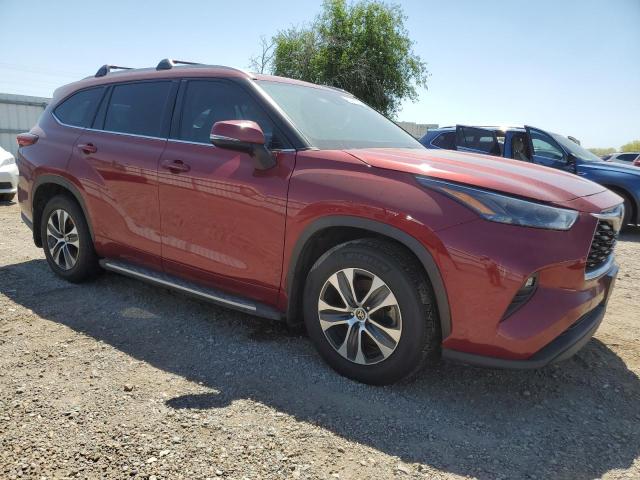 5TDGZRAHXNS099623 - 2022 TOYOTA HIGHLANDER XLE MAROON photo 4