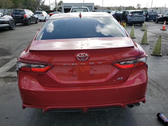 4T1T11AK2PU127539 - 2023 TOYOTA CAMRY SE NIGHT SHADE RED photo 6